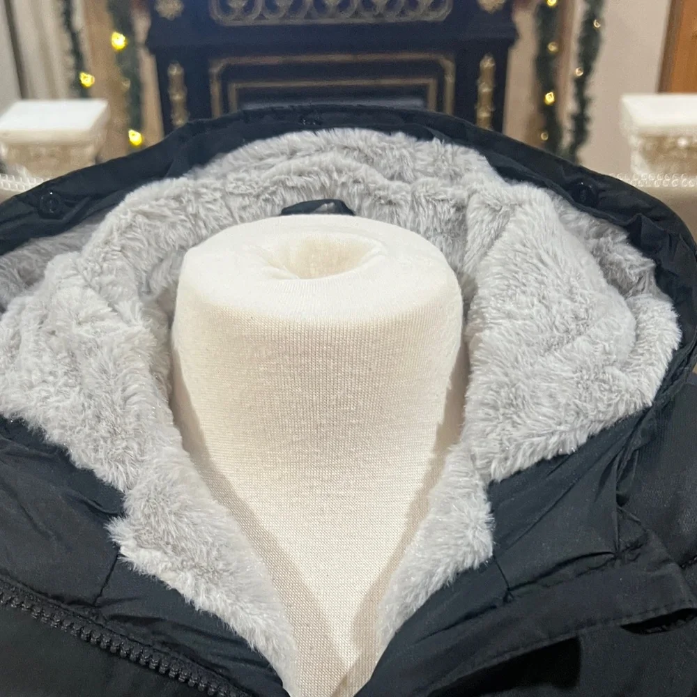 BRAND NEW Lands' End Girl’s Black Puffer Jacket with Hood - Picture 8 of 11
